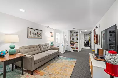 3335 W Berteau Avenue, Chicago, IL 60618 - Photo 18