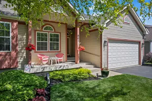 861 Prairie Ridge Dr, Woodstock, IL 60098 - Photo 4