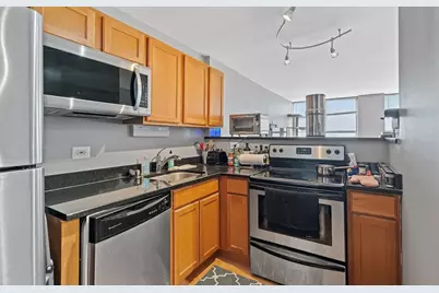 655 W Irving Park Road #5305, Chicago, IL 60613 - Photo 24