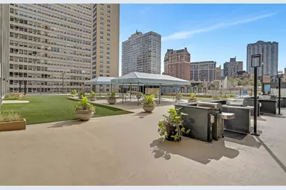 655 W Irving Park Road #5305, Chicago, IL 60613 - Photo 6
