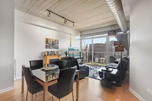 3260 N Clark St, Chicago, IL 60657 - Photo 6