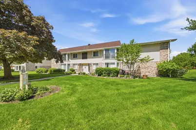 2630 Mitchell Drive #4, Woodridge, IL 60517 - Photo 2