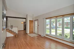 5532 Oak Center Dr, Oak Lawn, IL 60453 - Photo 4