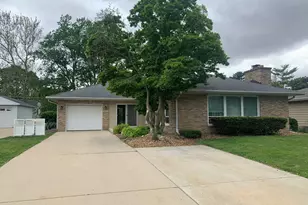 804 Grant St, Harvard, IL 60033 - Photo 1