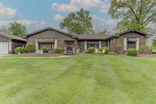 126 Denell Dr, Crete, IL 60417 - Photo 2