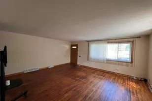 9594 S Colfax Ave, Chicago, IL 60617 - Photo 4
