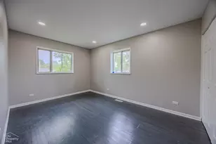 430 Bode Rd, Hoffman Estates, IL 60169 - Photo 18