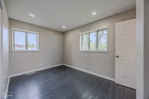 430 Bode Rd, Hoffman Estates, IL 60169 - Photo 14