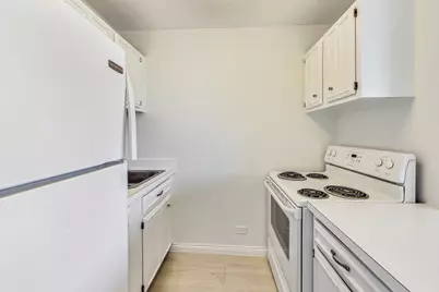 4343 N Clarendon Avenue #718, Chicago, IL 60613 - Photo 6
