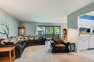 11240 Sycamore Ln, Palos Hills, IL 60465 - Photo 2