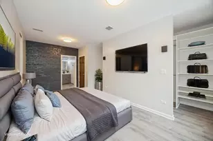 2008 W Addison St, Chicago, IL 60618 - Photo 14