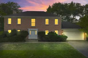 647 Sedgwick Dr, Libertyville, IL 60048 - Photo 2