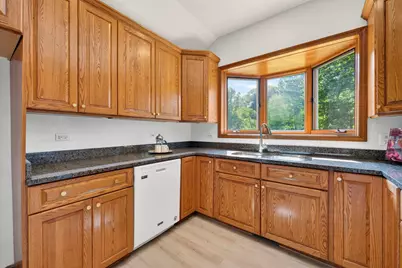 647 Sedgwick Drive, Libertyville, IL 60048 - Photo 18