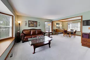 524 Edinburgh Ln, West Dundee, IL 60118 - Photo 2