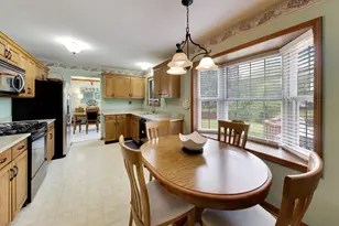 524 Edinburgh Ln, West Dundee, IL 60118 - Photo 8
