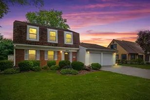 1925 Cloverdale Ct, Schaumburg, IL 60194 - Photo 2