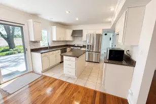 1925 Cloverdale Ct, Schaumburg, IL 60194 - Photo 10