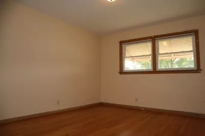 8755 S Fairfield Avenue, Evergreen Park, IL 60805 - Photo 10
