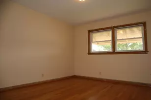 8755 S Fairfield Ave, Evergreen Park, IL 60805 - Photo 10
