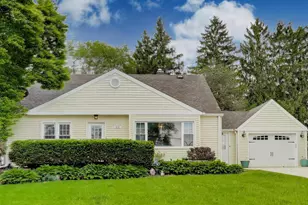 213 E Ellis Ave, Libertyville, IL 60048 - Photo 2