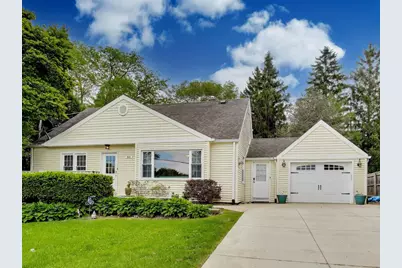 213 E Ellis Avenue, Libertyville, IL 60048 - Photo 1