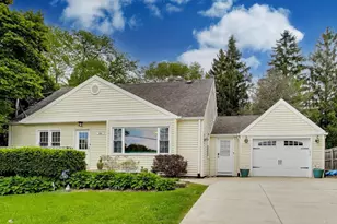 213 E Ellis Ave, Libertyville, IL 60048 - Photo 1