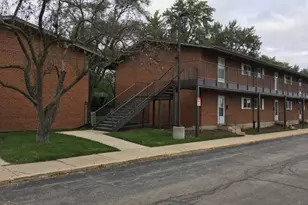 1900 W Knightsbridge Dr, Mount Prospect, IL 60056 - Photo 1