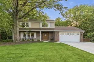 756 Oakwood Dr, Frankfort, IL 60423 - Photo 1