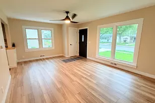 207 Magnolia Dr, Bloomington, IL 61701 - Photo 2