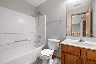 2247 Stoughton Dr, Aurora, IL 60502 - Photo 28