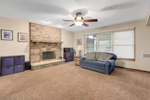 612 Stuart Dr, Carol Stream, IL 60188 - Photo 6