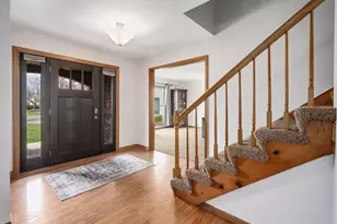 612 Stuart Dr, Carol Stream, IL 60188 - Photo 2