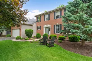 110 St Germain Pl, Saint Charles, IL 60175 - Photo 2