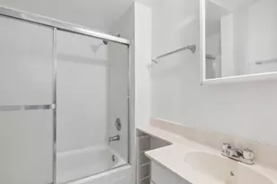 9518 S 53rd Ave, Oak Lawn, IL 60453 - Photo 8