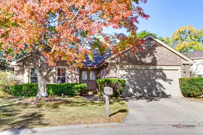 920 Lee Court, Buffalo Grove, IL 60089 - Photo 2