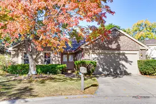 920 Lee Ct, Buffalo Grove, IL 60089 - Photo 2