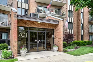 701 Lake Hinsdale Dr, Willowbrook, IL 60527 - Photo 1
