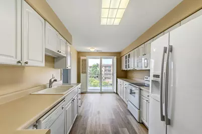 701 Lake Hinsdale Drive #412, Willowbrook, IL 60527 - Photo 10