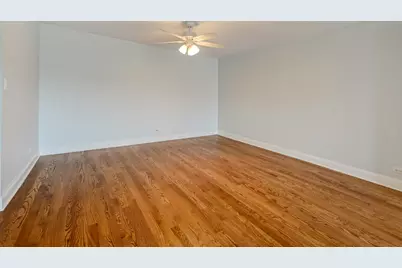 701 Lake Hinsdale Drive #412, Willowbrook, IL 60527 - Photo 4