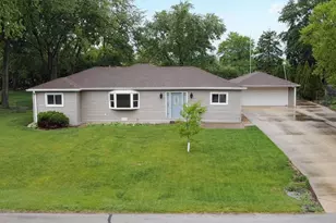 440 Aster Ln, Hoffman Estates, IL 60169 - Photo 1