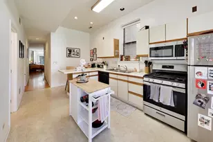 708 W Buckingham Pl, Chicago, IL 60657 - Photo 12