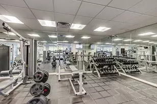 3930 N Pine Grove Ave, Chicago, IL 60613 - Photo 20