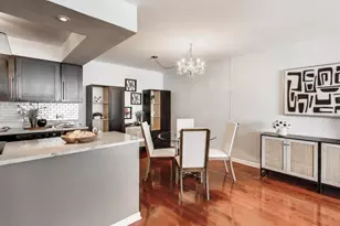 3930 N Pine Grove Ave, Chicago, IL 60613 - Photo 4