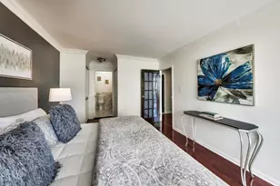 3930 N Pine Grove Ave, Chicago, IL 60613 - Photo 10