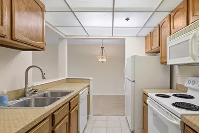 1 Bloomingdale Place #220, Bloomingdale, IL 60108 - Photo 6