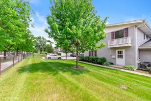 2 Dennis Ct, Schaumburg, IL 60193 - Photo 18