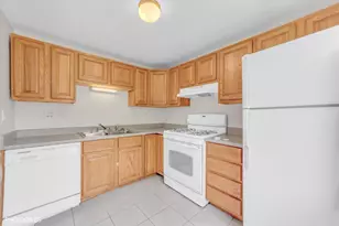 2 Dennis Ct, Schaumburg, IL 60193 - Photo 8