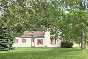 704 W Grant Hwy, Marengo, IL 60152 - Photo 2