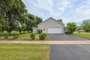 480 N Aspen Dr, Cortland, IL 60112 - Photo 4