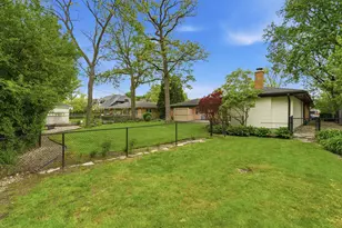 1725 Sunset Ridge Rd, Glenview, IL 60025 - Photo 26